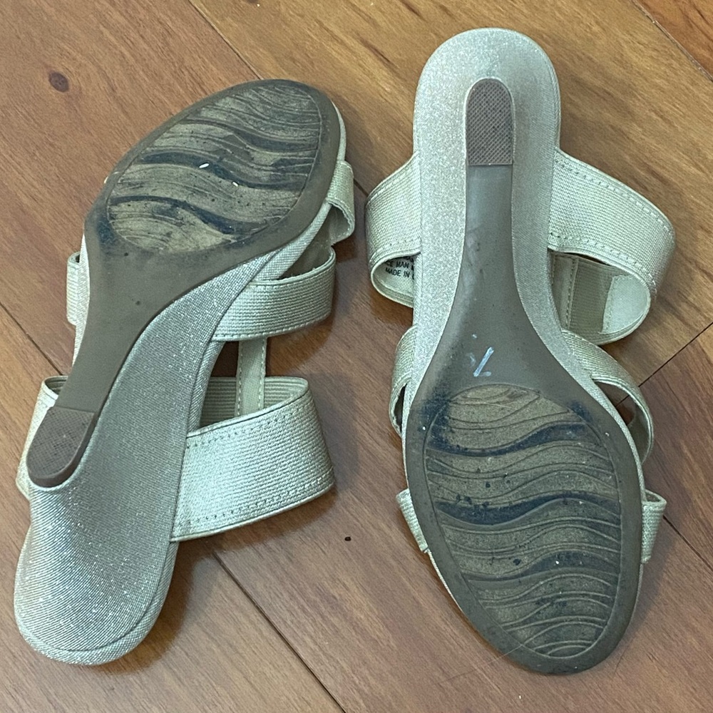 IMPO glittery champagne wedge sandals size 5.5 - Picture 5 of 5